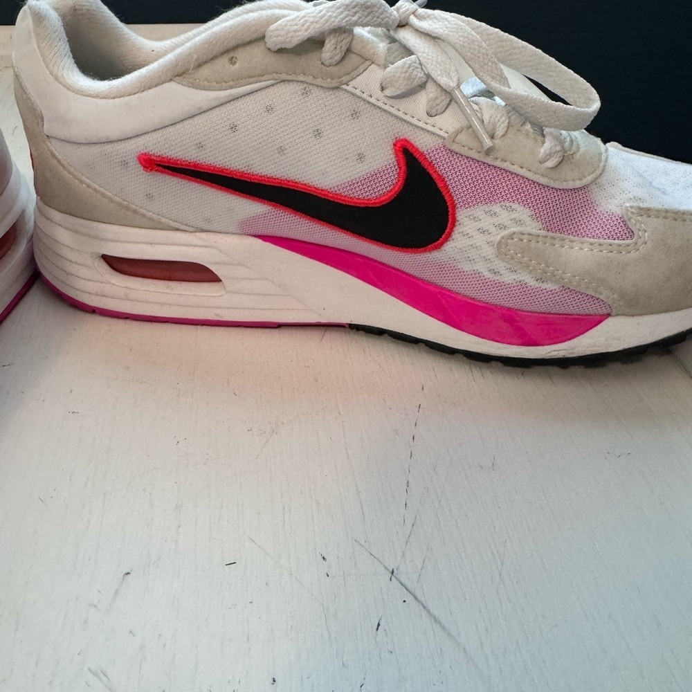 Nike Women's Air Max Solo White and Pink Sneakers - Picture 9 of 10